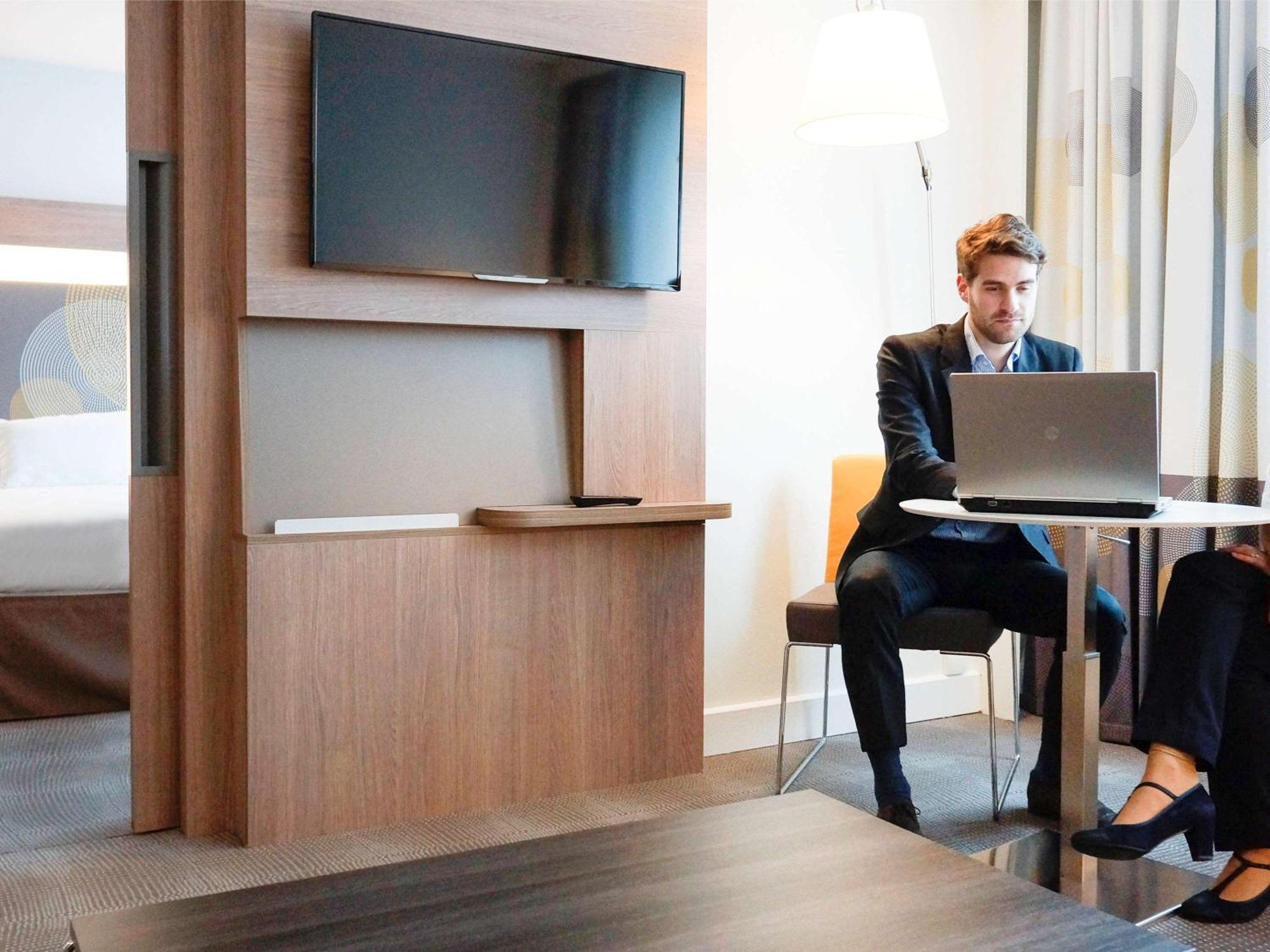 Novotel Saclay Eksteriør billede