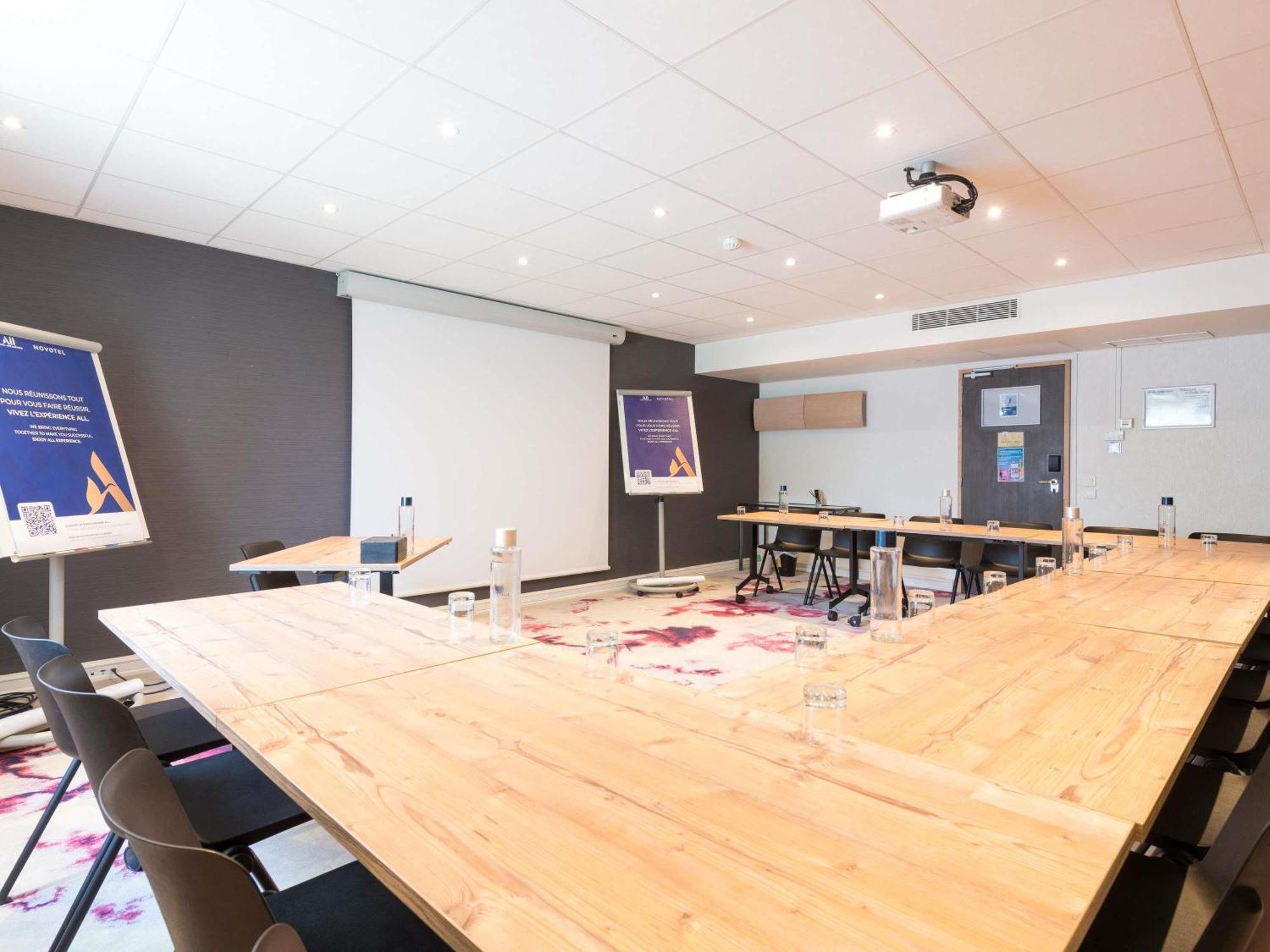 Novotel Saclay Eksteriør billede